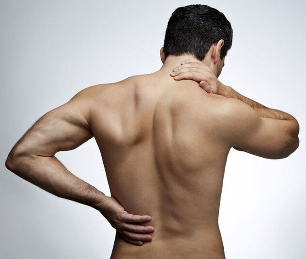 Prolonged pain under the left shoulder blade in a man, requiring a visit to a therapist